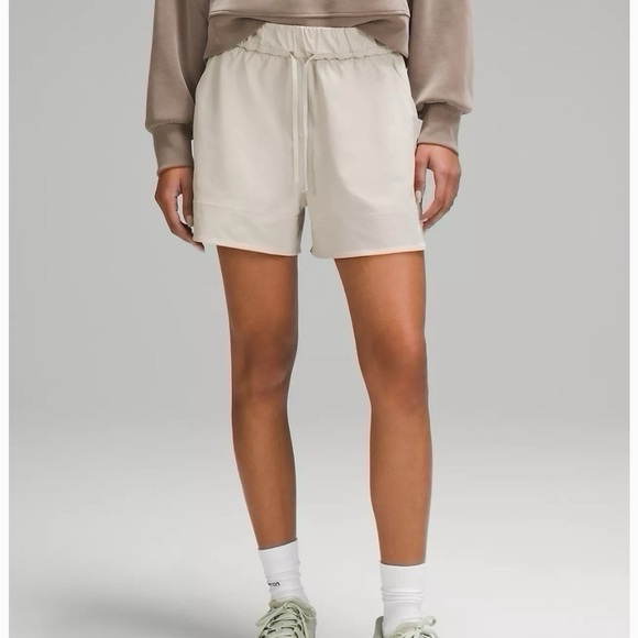 Lululemon Cinchable Waist HR Woven Shorts Mojave Tan - Picture 5 of 10